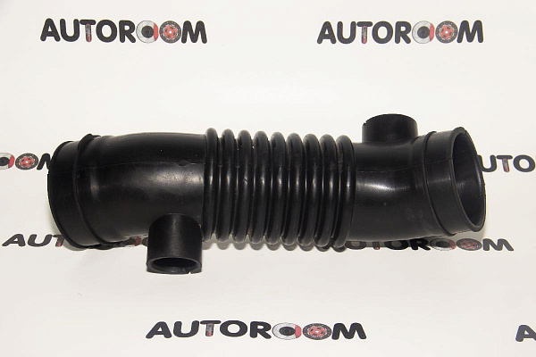 Патрубок воздушного фильтра Toyota 17881-62200