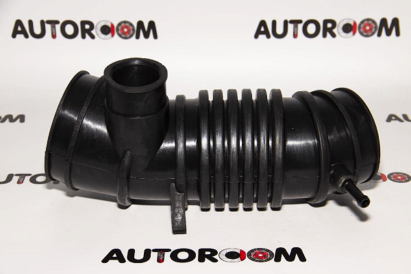 Патрубок воздушного фильтра Mitsubishi MR266308